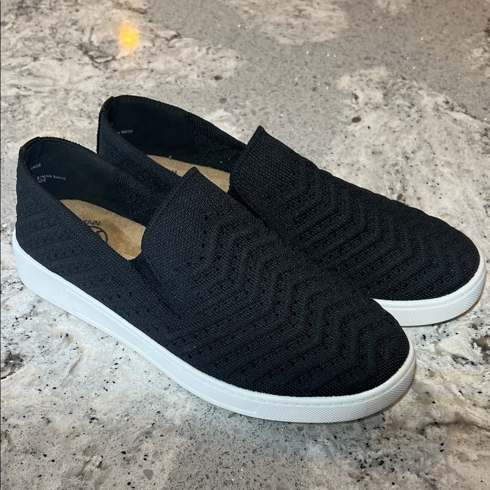 NEW White Mountain Textured Black Slip-On Sneakers Size 7.5